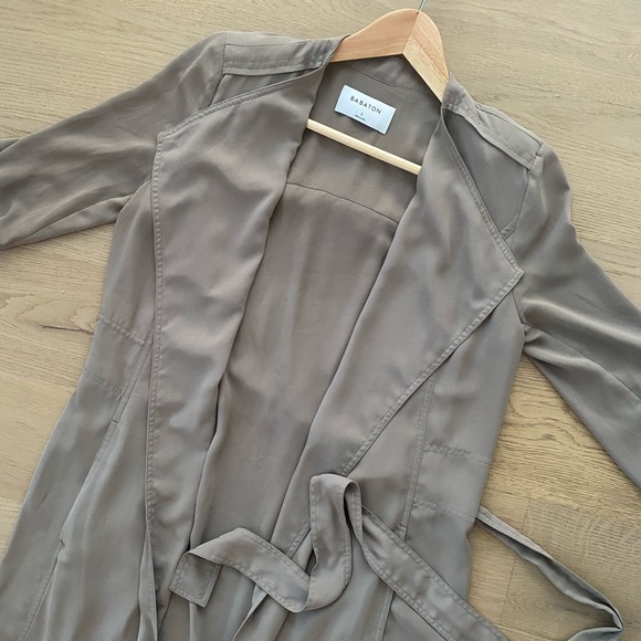 Barely Worn Sold Out Babaton Flowy Trench Coat Size Small Taupe Color - Picture 3 of 10